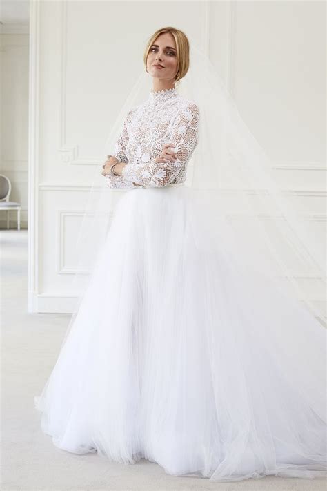 Tous les secrets de la robe de mariée Dior haute .